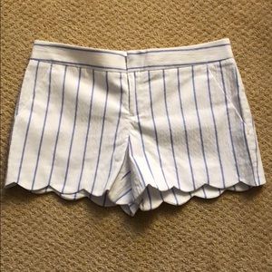 NWT Club Monaco scallop hem shorts in 00